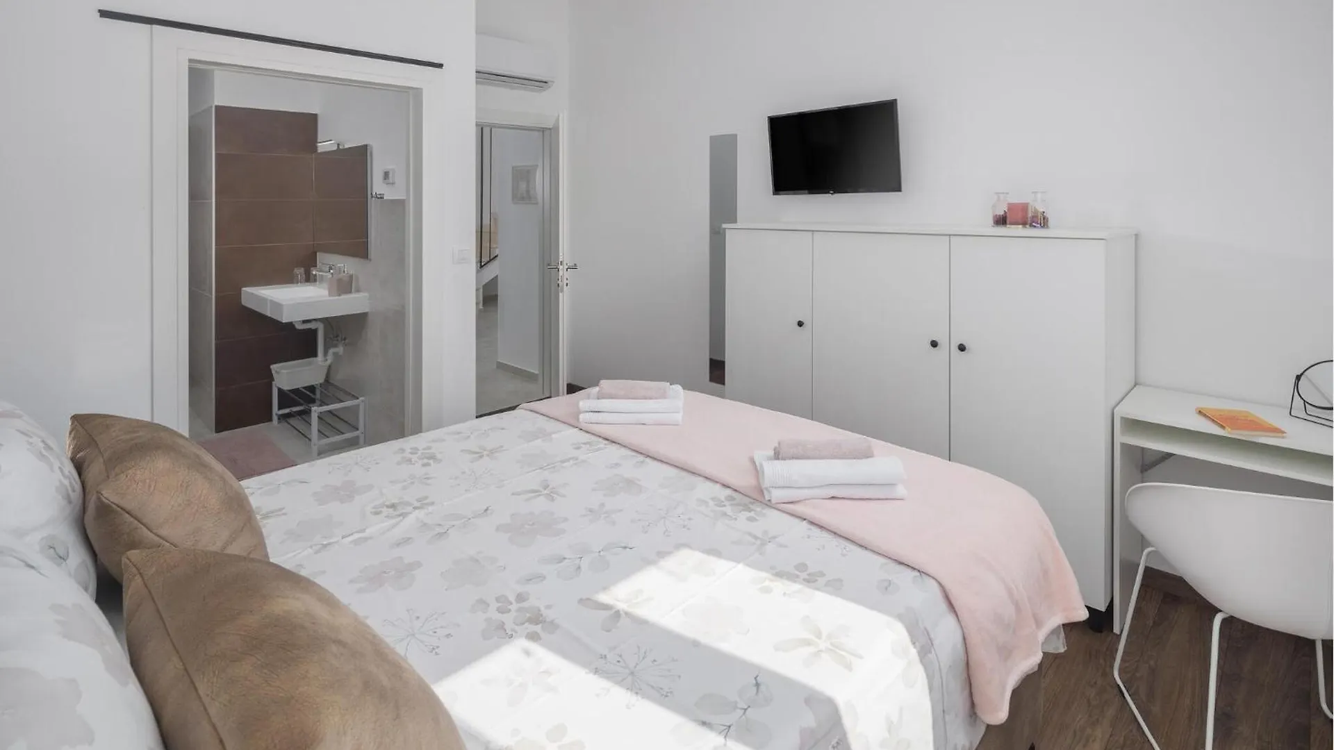 3 Bedroom Gorgeous Home In Roial 0*,  クロアチア