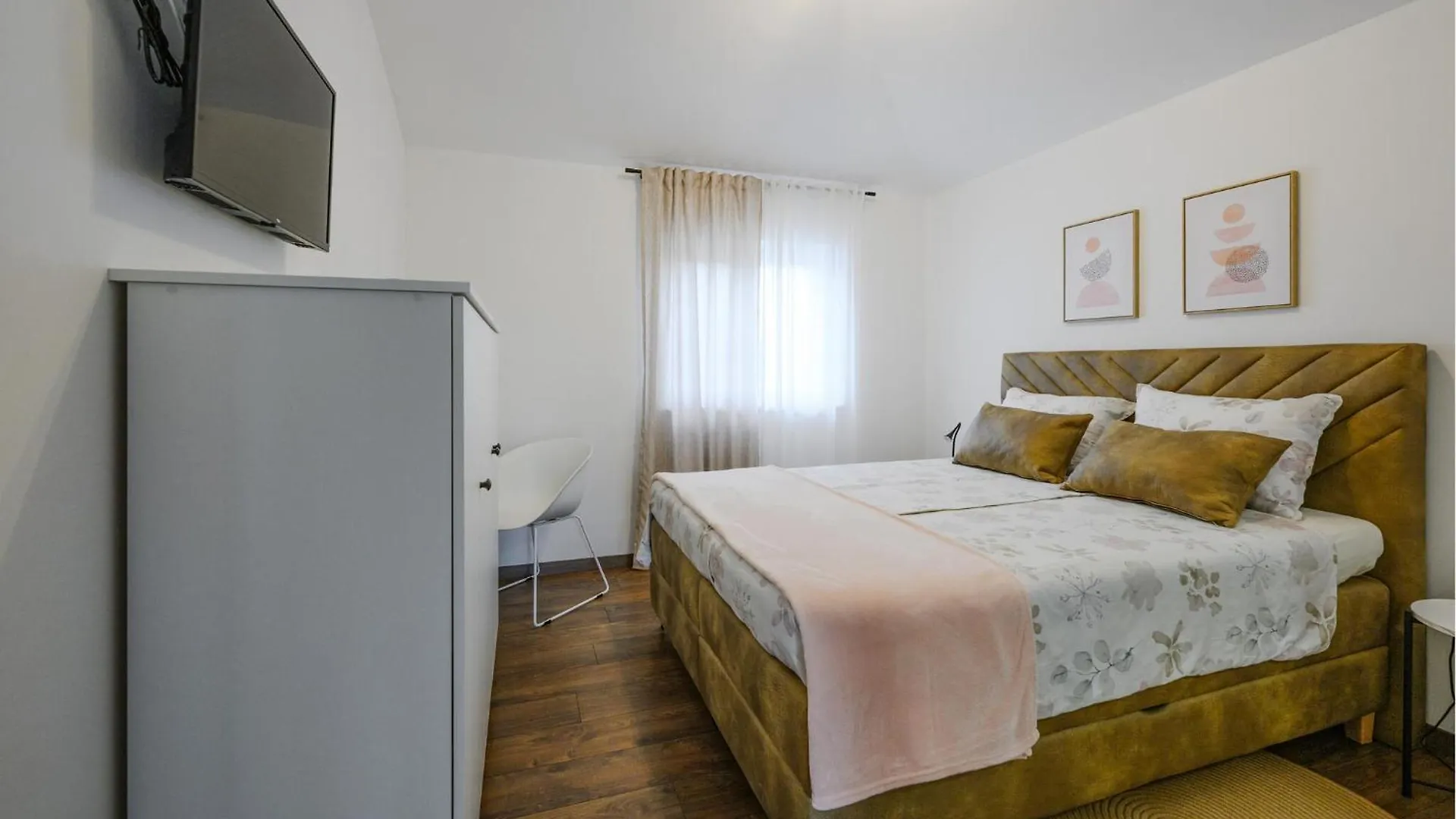 3 Bedroom Gorgeous Home In Jural 0*,
