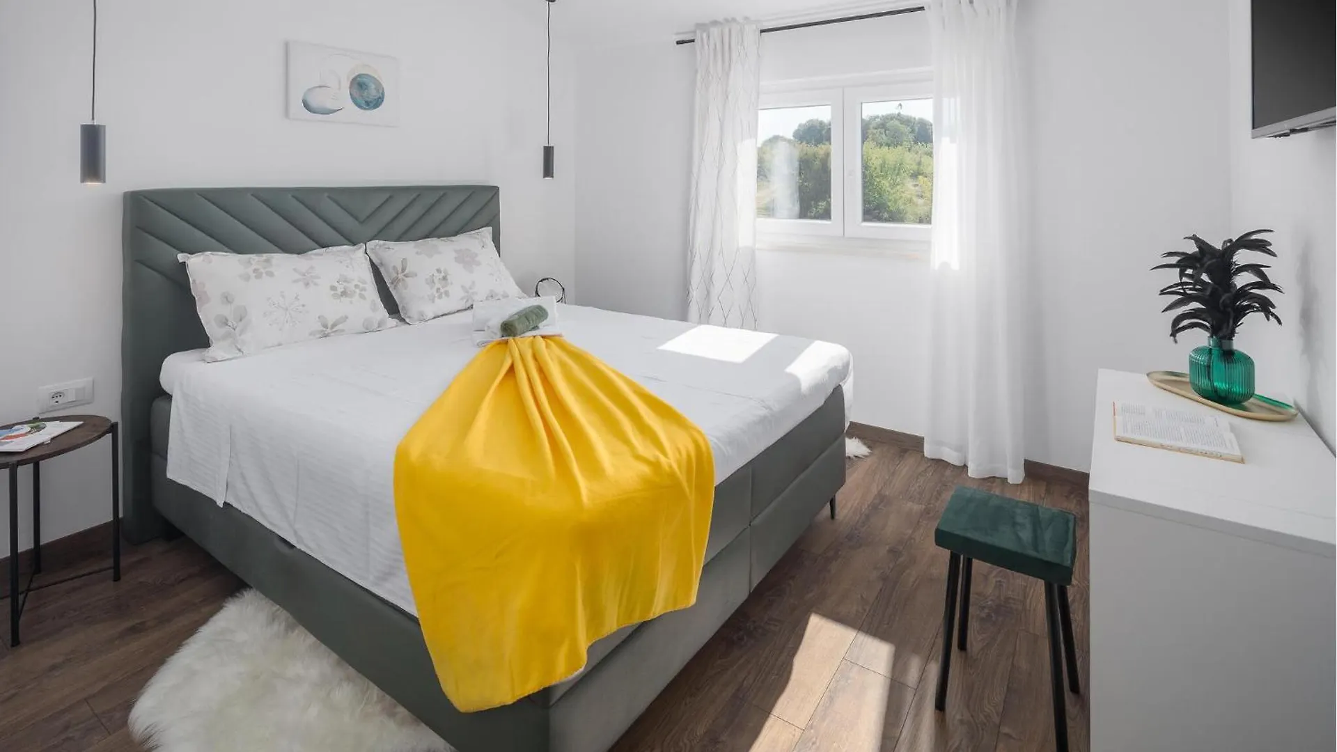 3 Bedroom Gorgeous Home In Jural Holiday home