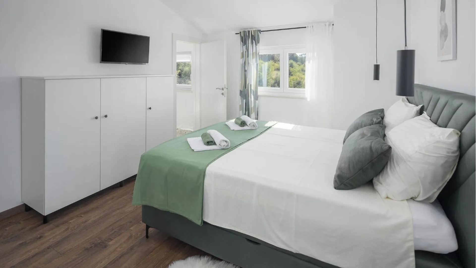 3 Bedroom Gorgeous Home In Jural Holiday home