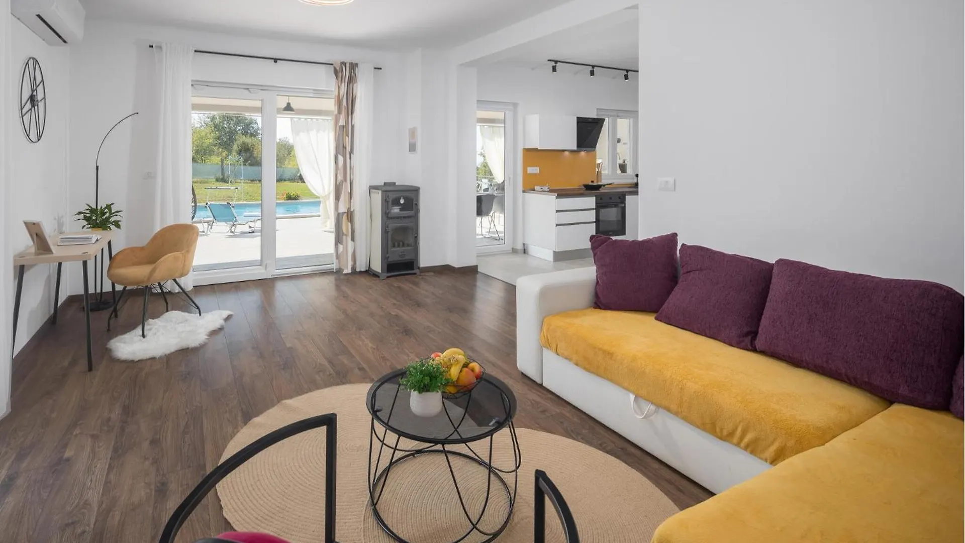 3 Bedroom Gorgeous Home In Jural Croatia